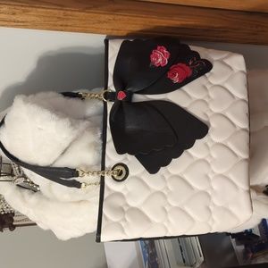 Betsey Johnson bag😍NWOT Host pick 👍